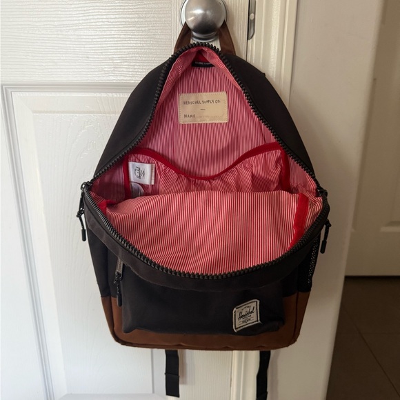 EUC - Herschel - Heritage Backpack Youth - 19L - Picture 3 of 4